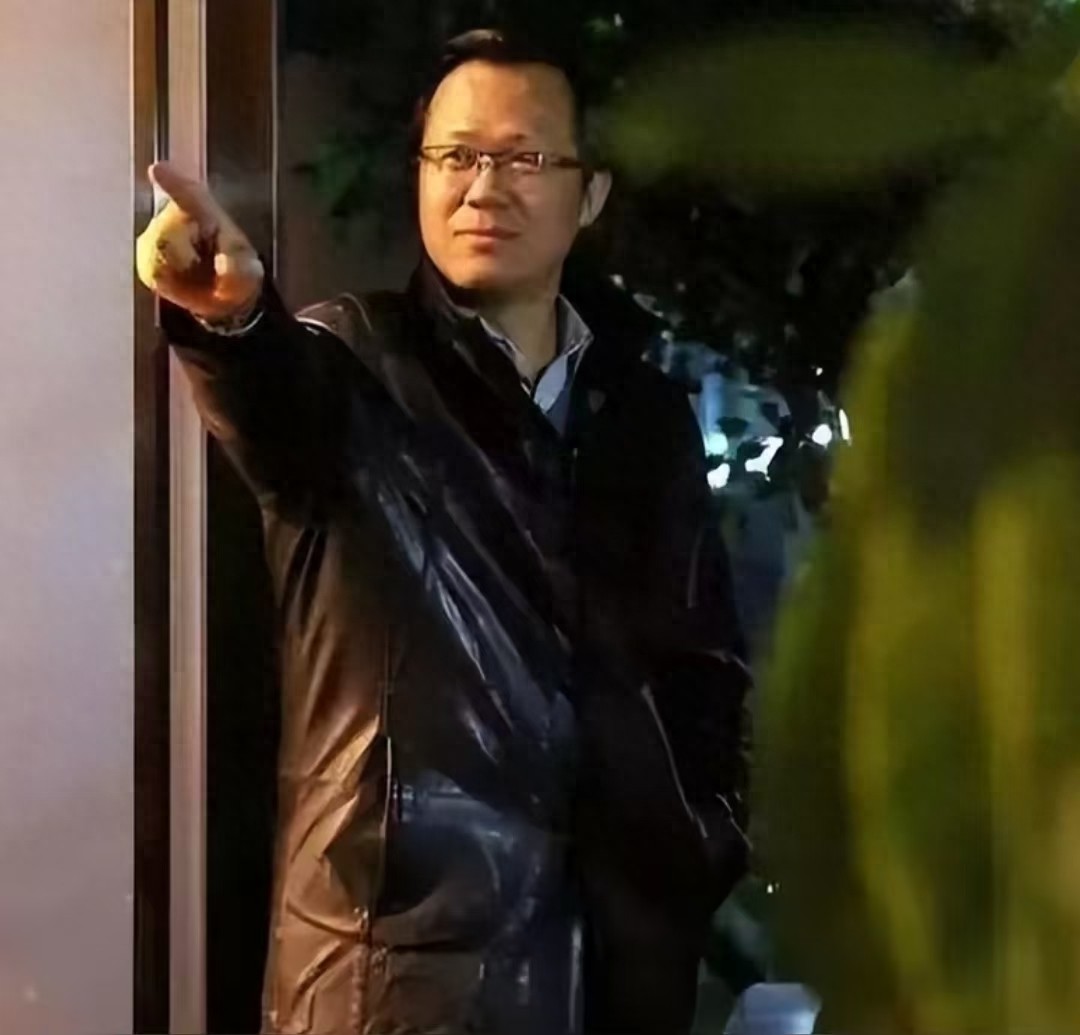 专拍明星塌房的卓伟私生活翻车，内娱最讽刺的人性真相