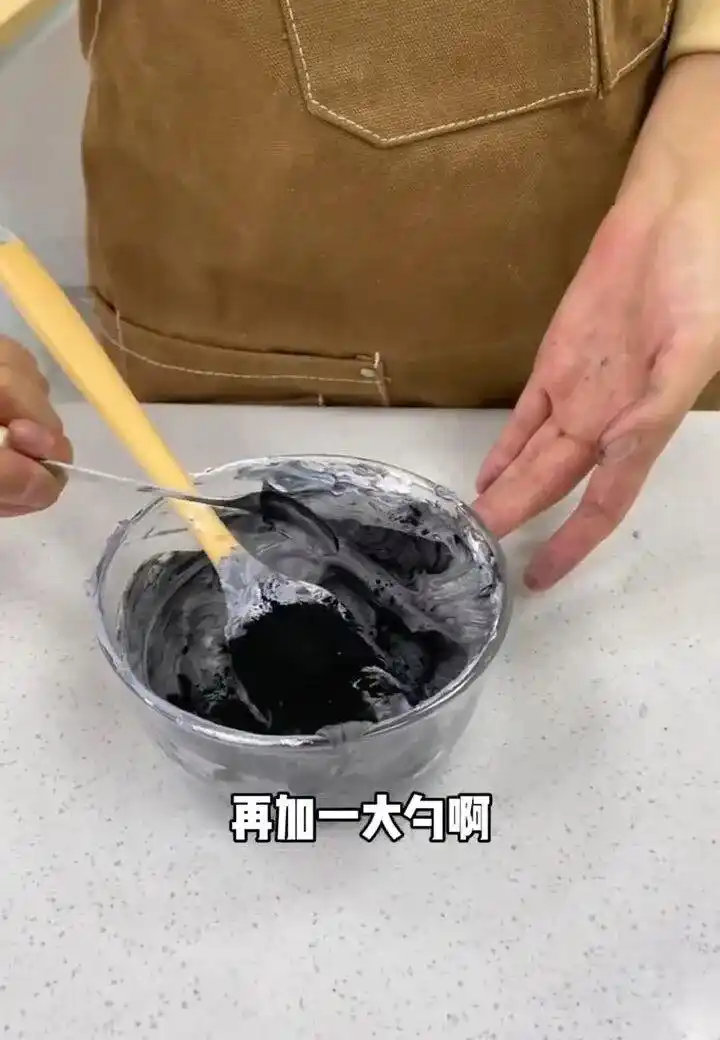 黑色蛋糕制作方法_网红蛋糕怎么变成黑暗料,_深色蛋糕色素用量