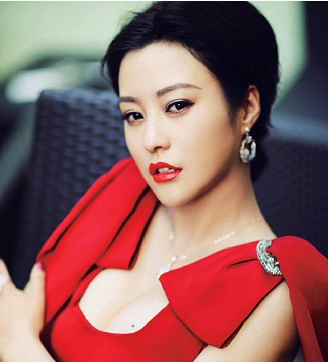 丰满美碾压骨感_审美觉醒丰满女性_骨感美女明星