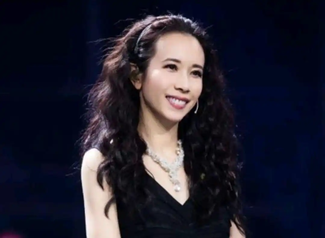 周星驰电影星女郎_周星驰搭档过的女明星_星爷电影女主角