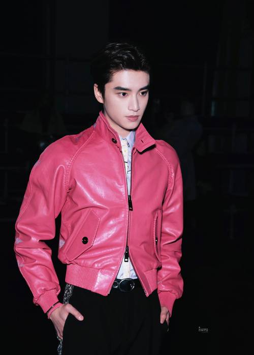 杜江激凹照_林俊杰穿泳裤激凹照片_娱乐圈帅哥激凹