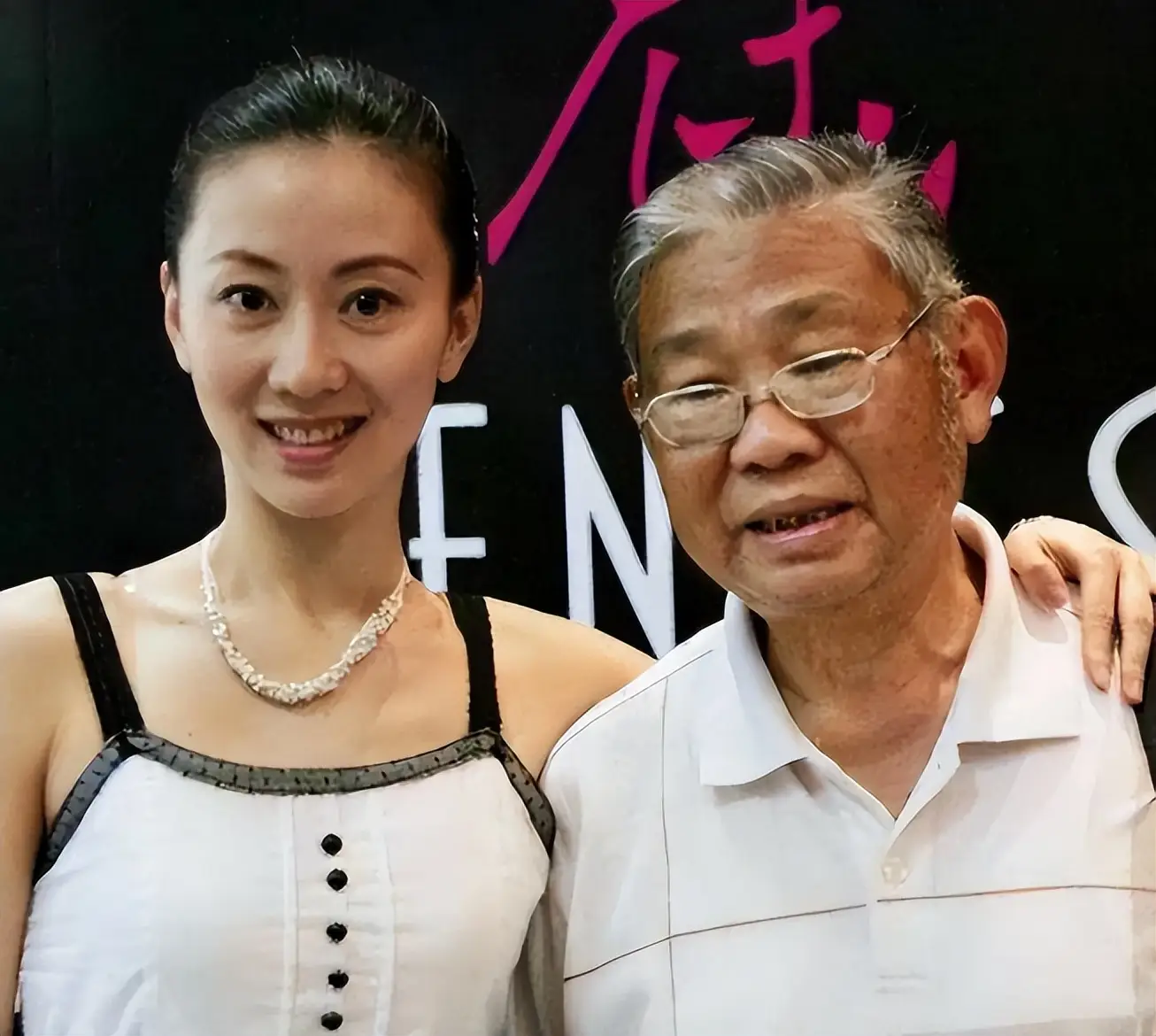 汤加丽舞蹈经历_中国女明星人体艺术_汤加丽人体艺术写真